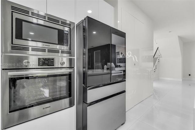 9730 NW 74th Terrace, Doral, FL 33178