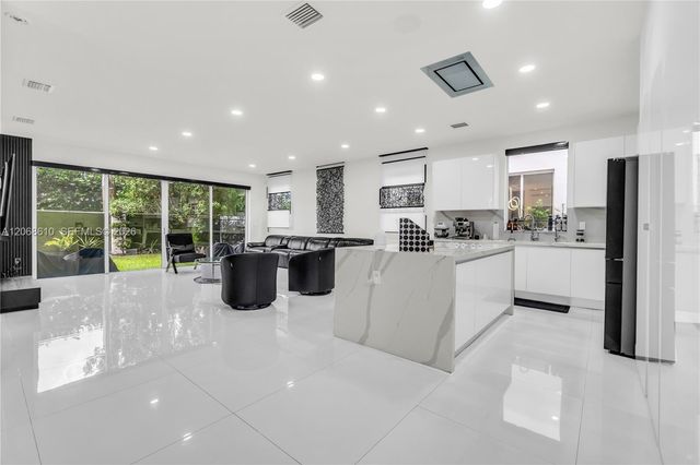 9730 NW 74th Terrace, Doral, FL 33178