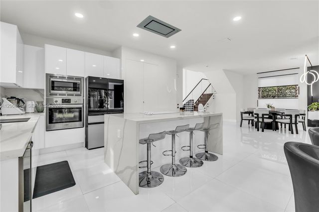 9730 NW 74th Terrace, Doral, FL 33178