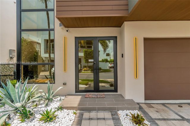 9730 NW 74th Terrace, Doral, FL 33178