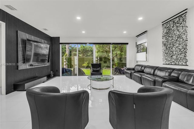 9730 NW 74th Terrace, Doral, FL 33178