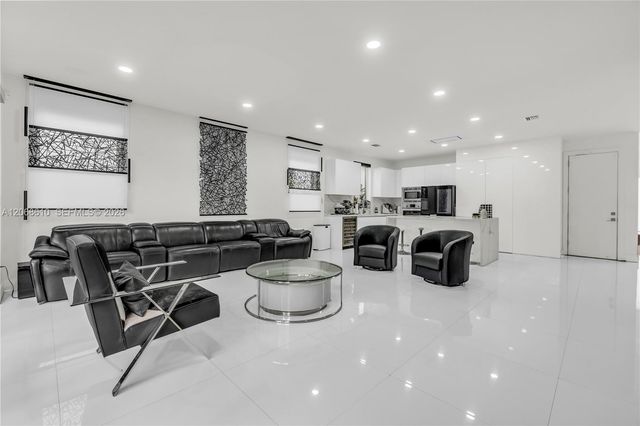 9730 NW 74th Terrace, Doral, FL 33178