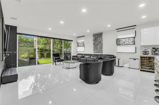 9730 NW 74th Terrace, Doral, FL 33178