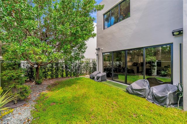 9730 NW 74th Terrace, Doral, FL 33178
