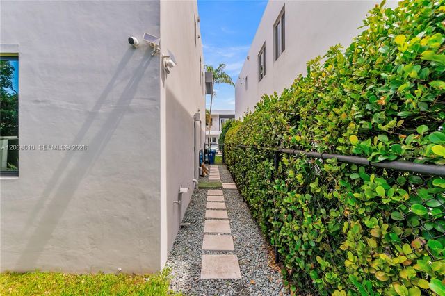 9730 NW 74th Terrace, Doral, FL 33178