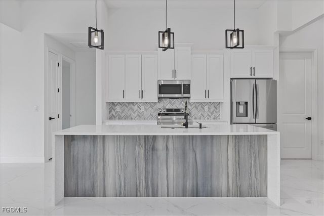 1310 NE 7th PL, Cape Coral, FL 33909