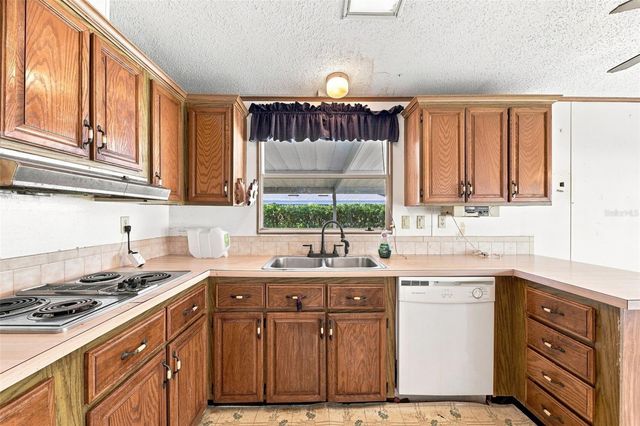 3215 WEKIVA ROAD, Tavares, FL 32778