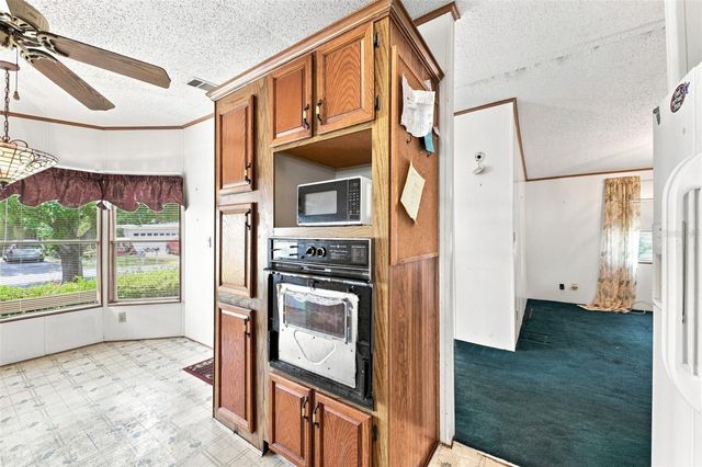 3215 WEKIVA ROAD, Tavares, FL 32778