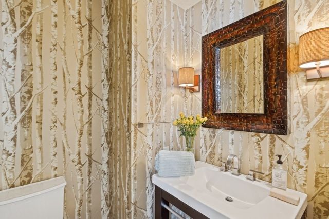 3770 Cottage Reserve Rd NE, Solon, IA 52333