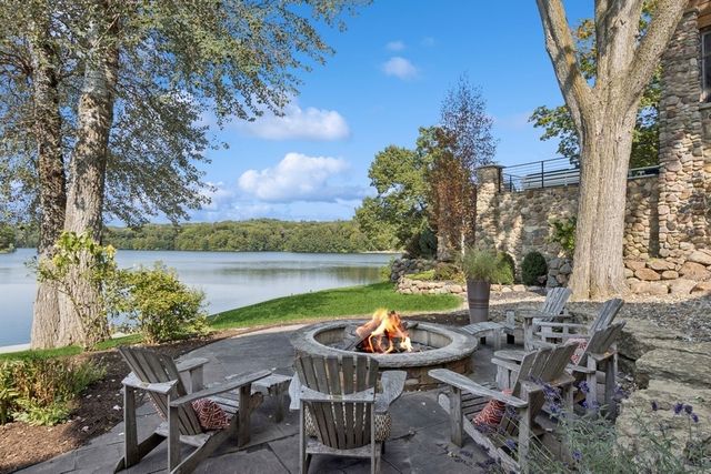 3770 Cottage Reserve Rd NE, Solon, IA 52333