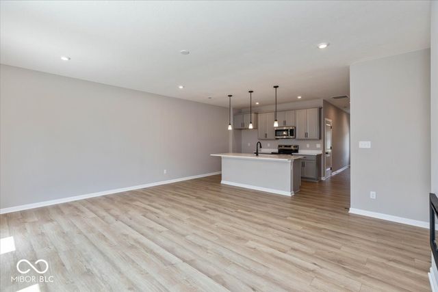 6145 Mill Hill Way 320-401, Mccordsville, IN 46055
