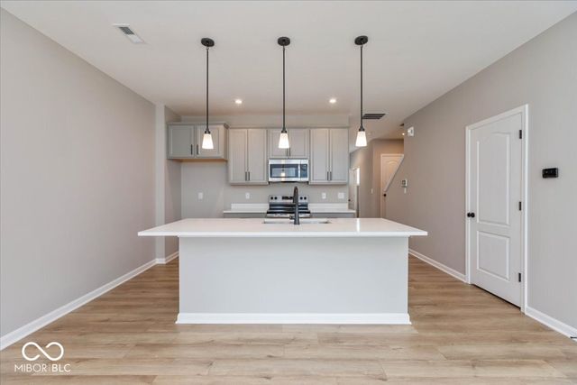 6145 Mill Hill Way 320-401, Mccordsville, IN 46055