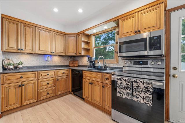 371 Hewlett Avenue, East Patchogue, NY 11772
