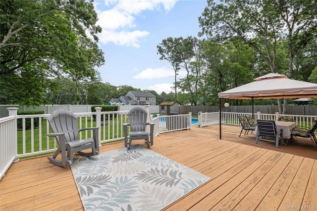 371 Hewlett Avenue, East Patchogue, NY 11772