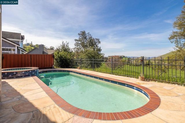 105 105 Crow Pl, Clayton, CA 94517