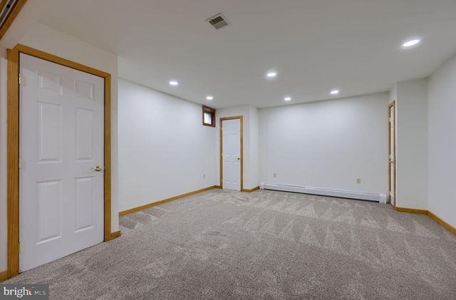 9 WYNDHAM HILL DR, Reading, PA 19606