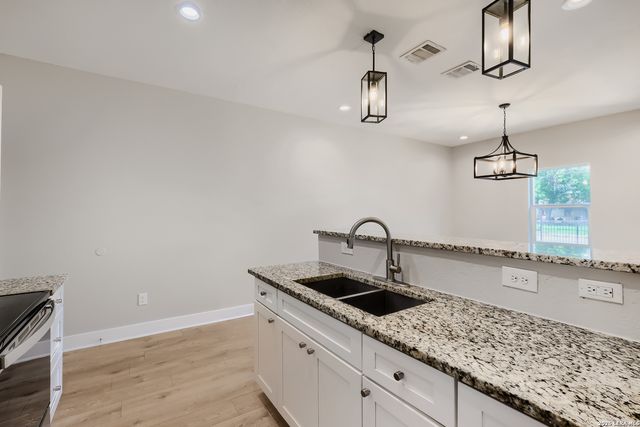722 GROSVENOR, San Antonio, TX 78221