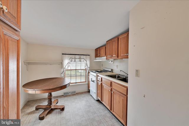 100 N GUTHRIESVILLE RD, Downingtown, PA 19335