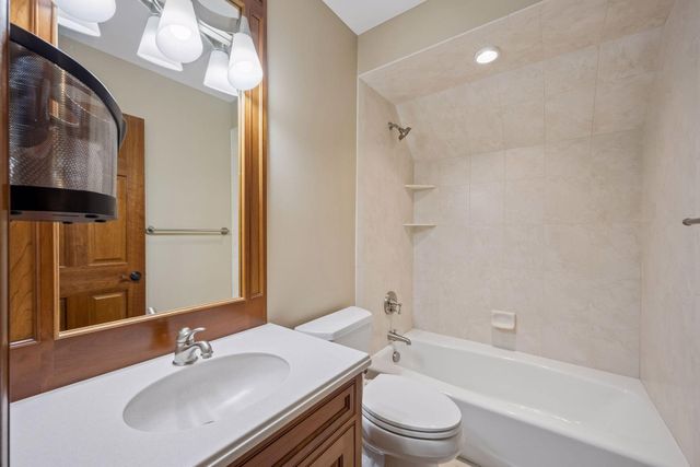 130 Bergamot Drive, Medina, MN 55340