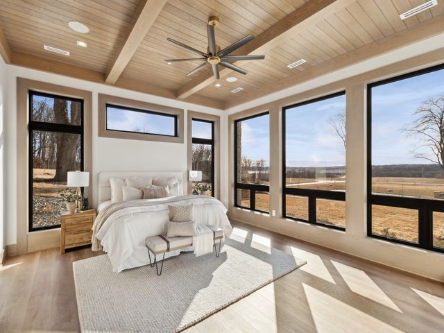 1576 S Stonewood Drive, West Des Moines, IA 50266
