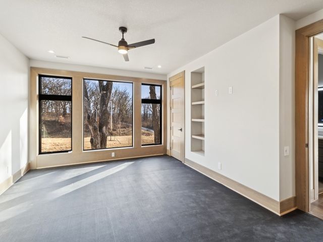 1576 S Stonewood Drive, West Des Moines, IA 50266