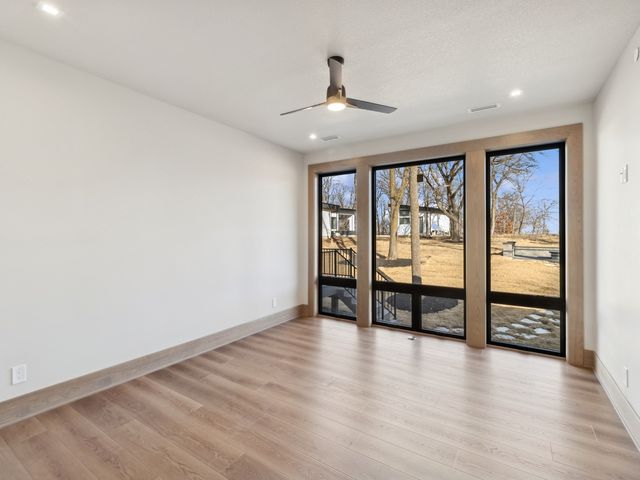 1576 S Stonewood Drive, West Des Moines, IA 50266