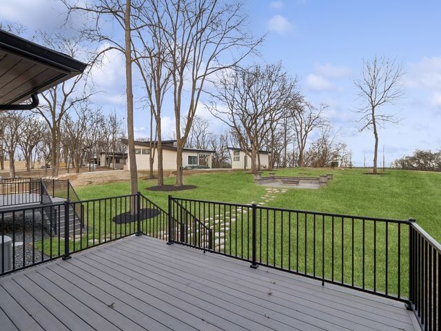 1576 S Stonewood Drive, West Des Moines, IA 50266
