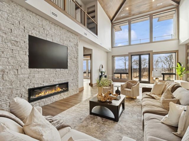 1576 S Stonewood Drive, West Des Moines, IA 50266