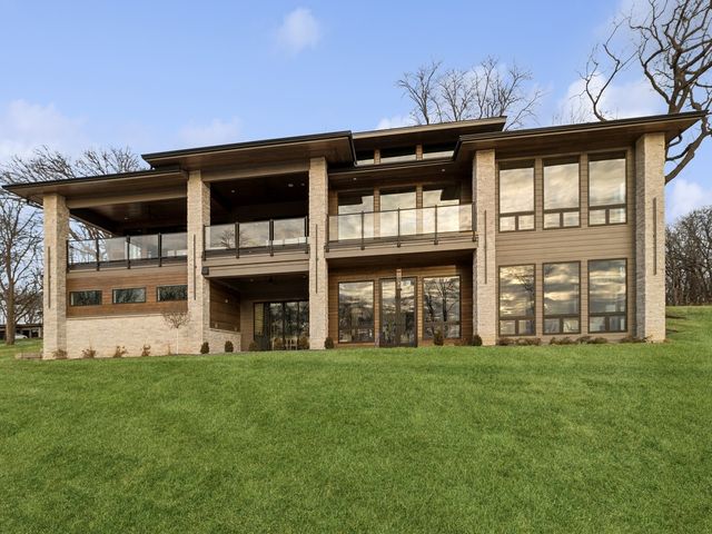 1576 S Stonewood Drive, West Des Moines, IA 50266