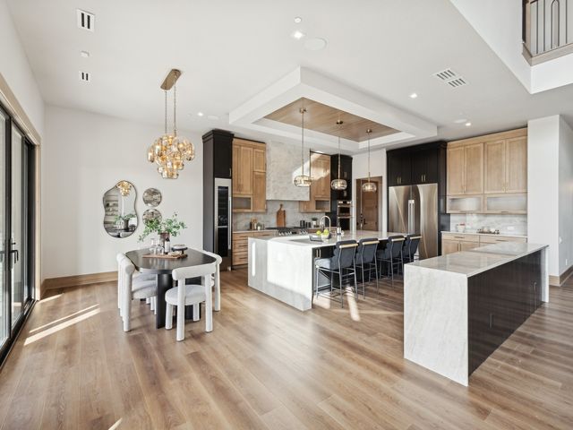 1576 S Stonewood Drive, West Des Moines, IA 50266