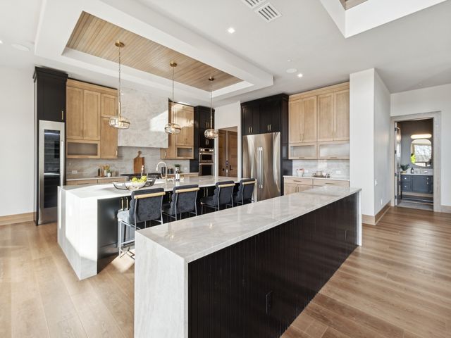 1576 S Stonewood Drive, West Des Moines, IA 50266