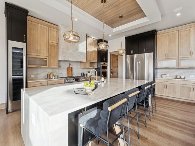 1576 S Stonewood Drive, West Des Moines, IA 50266