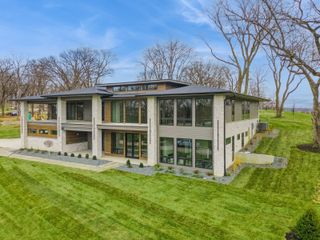 1576 S Stonewood Drive, West Des Moines, IA 50266