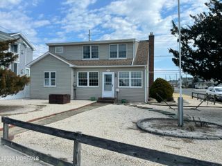 207 Bay Boulevard, Lavallette, NJ 08735