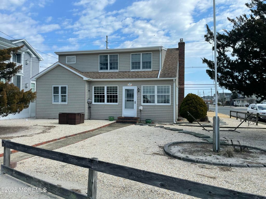 207 Bay Boulevard, Lavallette, NJ 08735
