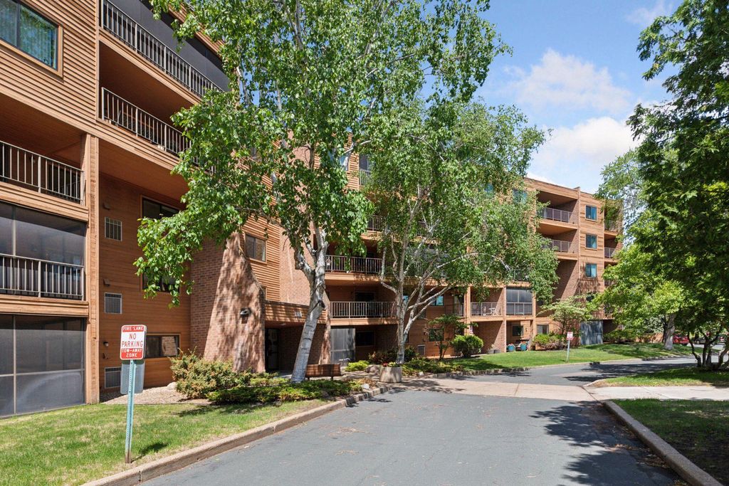 3300 Louisiana Avenue S 122, Saint Louis Park, MN 55426