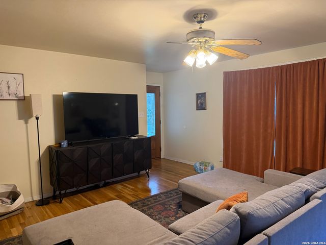 726 ENCINO DR, New Braunfels, TX 78130