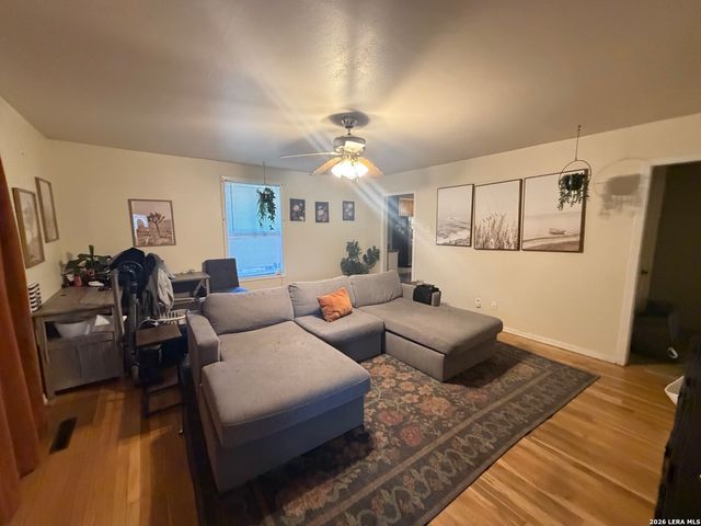 726 ENCINO DR, New Braunfels, TX 78130
