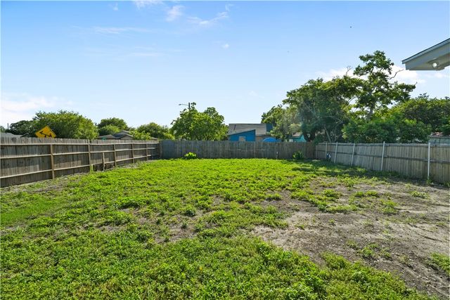 233 Shawnee St, Corpus Christi, TX 78405