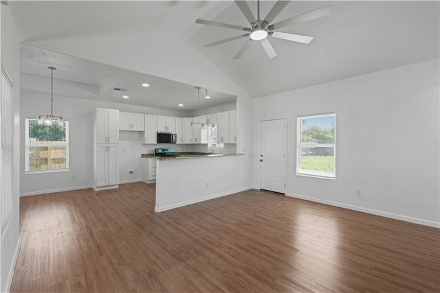 233 Shawnee St, Corpus Christi, TX 78405