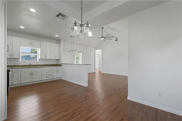 233 Shawnee St, Corpus Christi, TX 78405