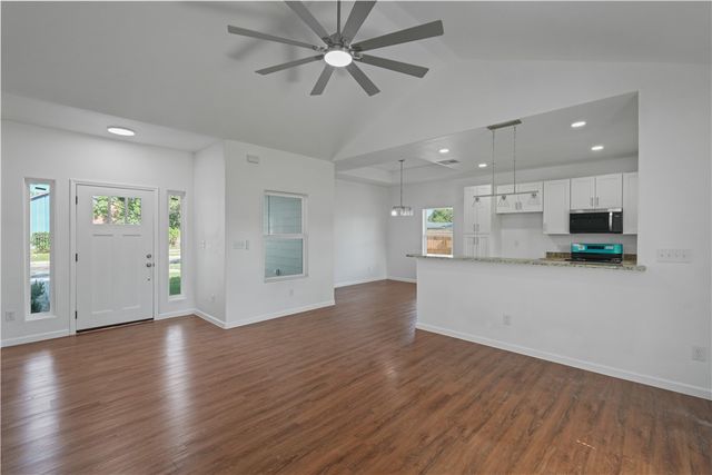 233 Shawnee St, Corpus Christi, TX 78405