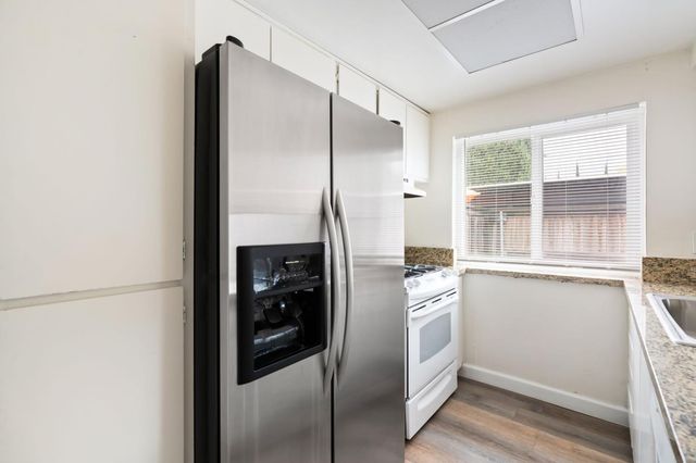 4044 Knoll Top Court Ct, Carmichael, CA 95608