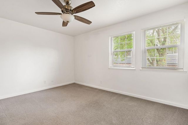 4044 Knoll Top Court Ct, Carmichael, CA 95608