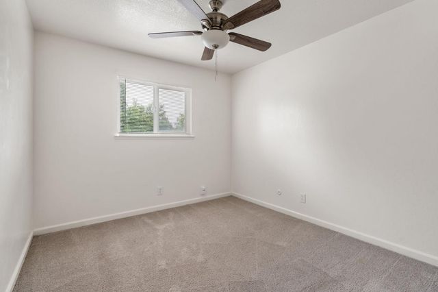 4044 Knoll Top Court Ct, Carmichael, CA 95608