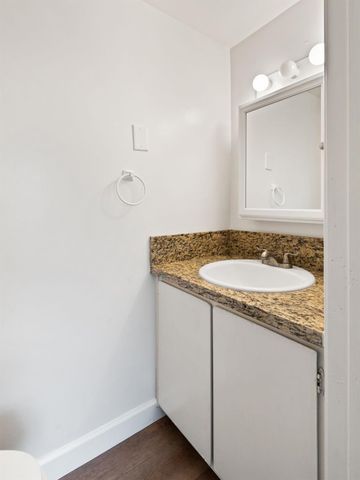 4044 Knoll Top Court Ct, Carmichael, CA 95608