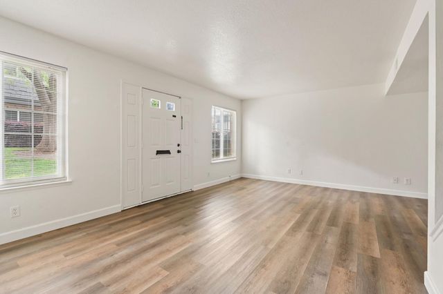 4044 Knoll Top Court Ct, Carmichael, CA 95608