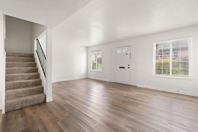 4044 Knoll Top Court Ct, Carmichael, CA 95608