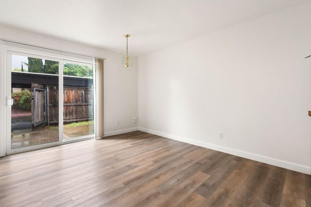 4044 Knoll Top Court Ct, Carmichael, CA 95608