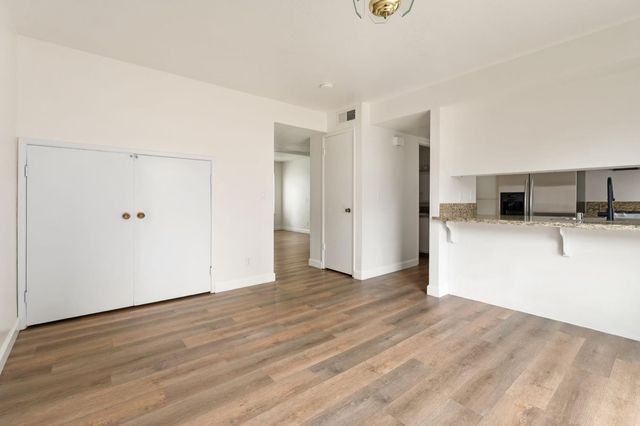 4044 Knoll Top Court Ct, Carmichael, CA 95608